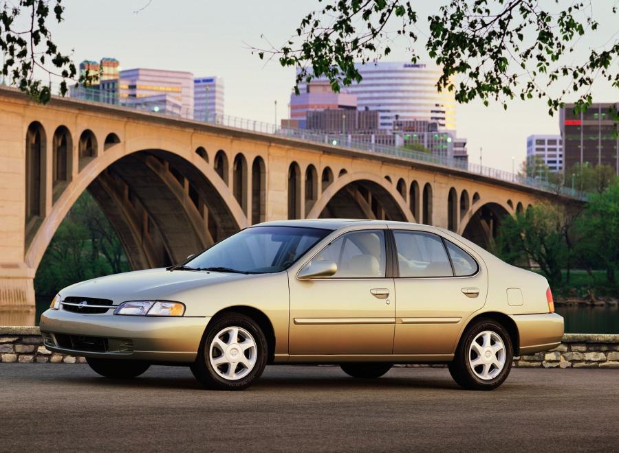  Nissan Altima 1999 года  (фото 2 из 2)